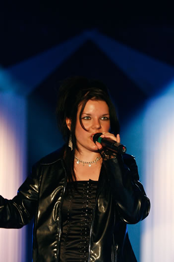 s&eacute;vy sur fond bleu nuit
